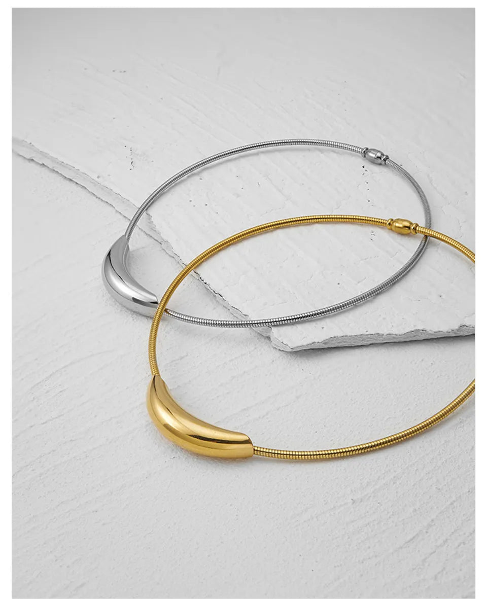 Arc Moon Necklace – Timeless Minimalist Elegance